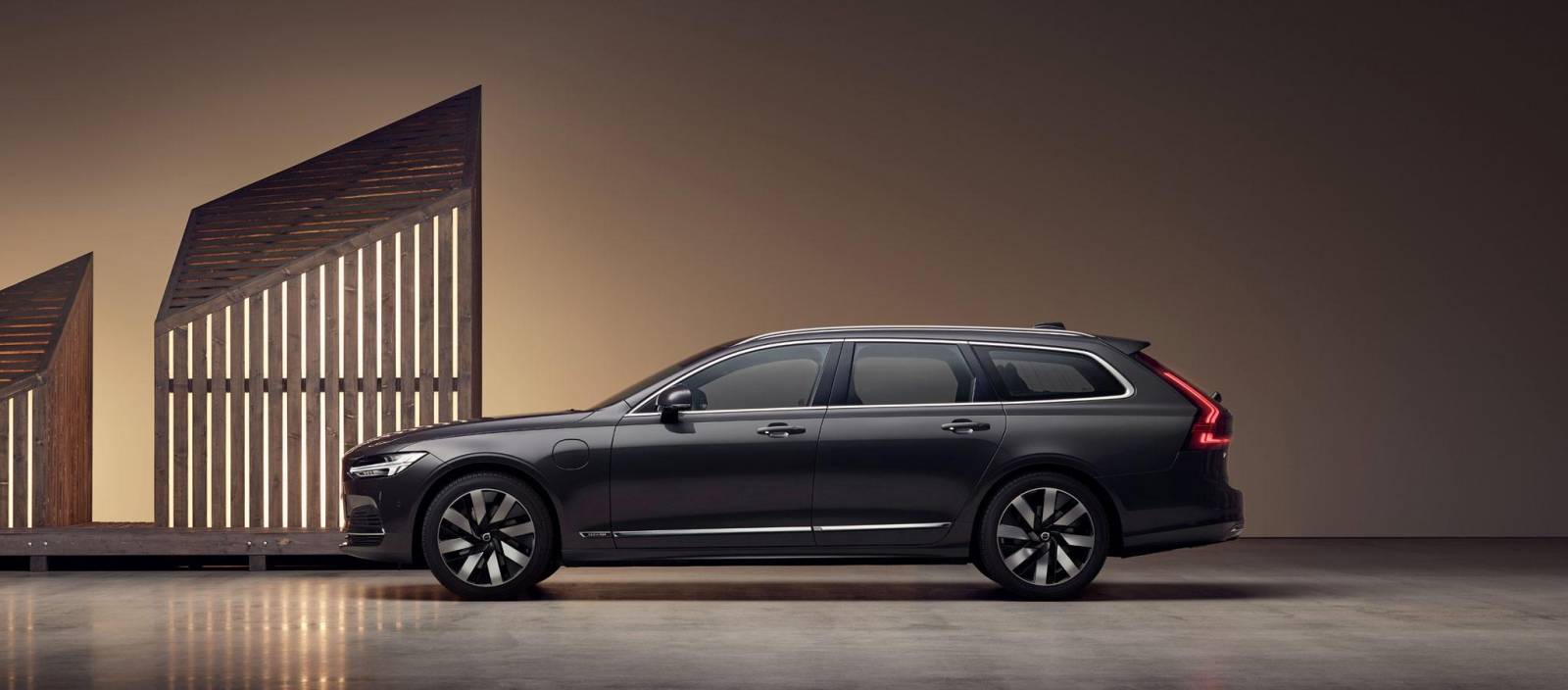 Volvo V90 Recharge plug-in hybrid