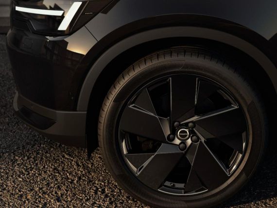 Kola v leskle černém provedení High Gloss Black